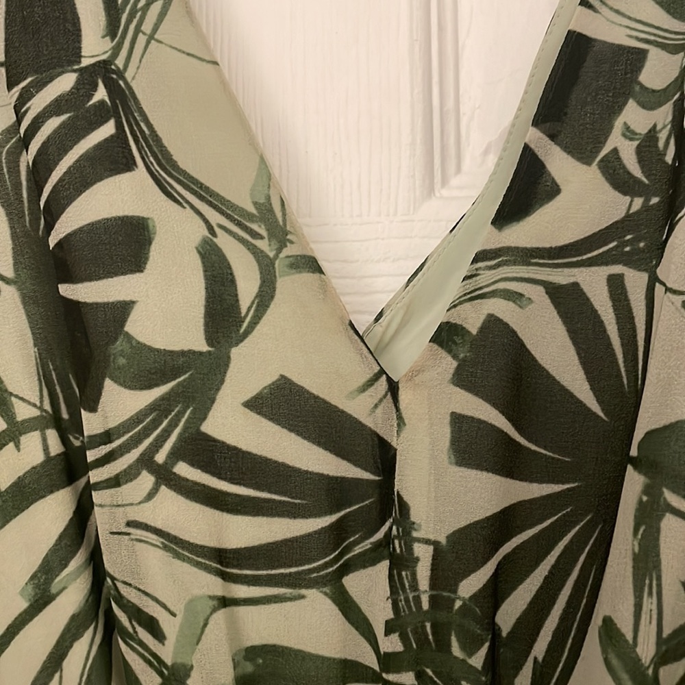 H By Halston Palm Print Flutter Sleeve Dress - image 3